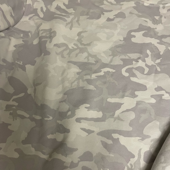** Lululemon ** perfectly oversized camouflage pullover crew, EUC, size 8 - Picture 5 of 5